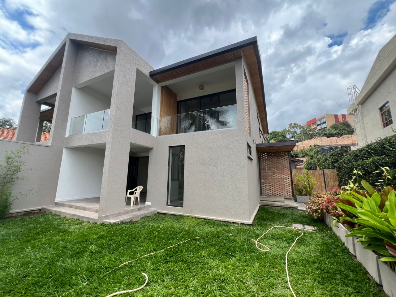 CR 061 RESIDENTIAL HOUSE FOR RENT IN NYARUTARAMA