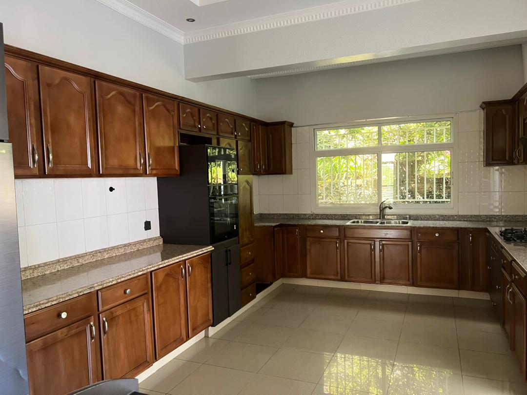 CR 065 RESIDENTAL HOUSE FOR RENT IN NYARUTARAMA