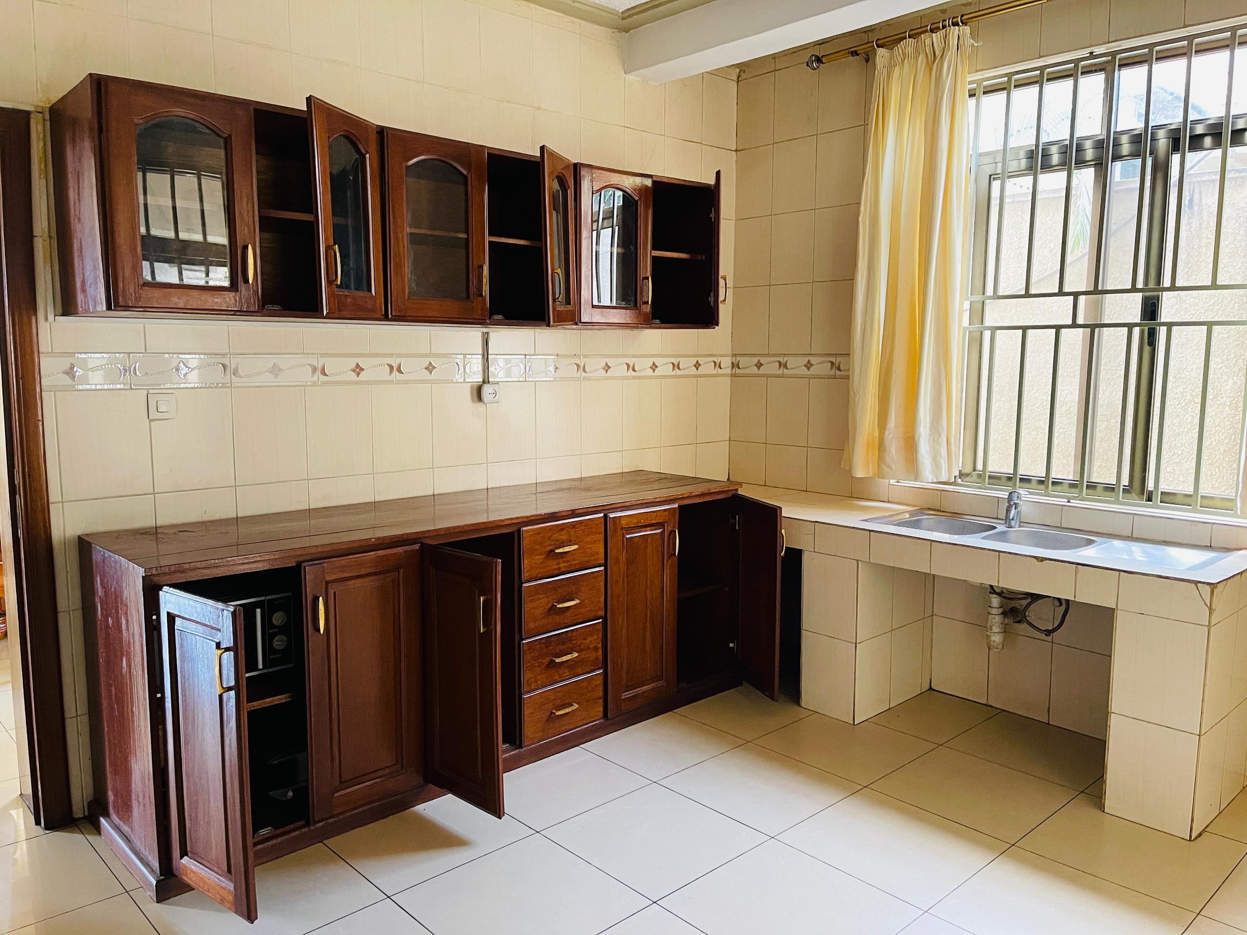 CR 068 RESIDENTIAL HOUSE FOR RENT IN NYARUTARAMA
