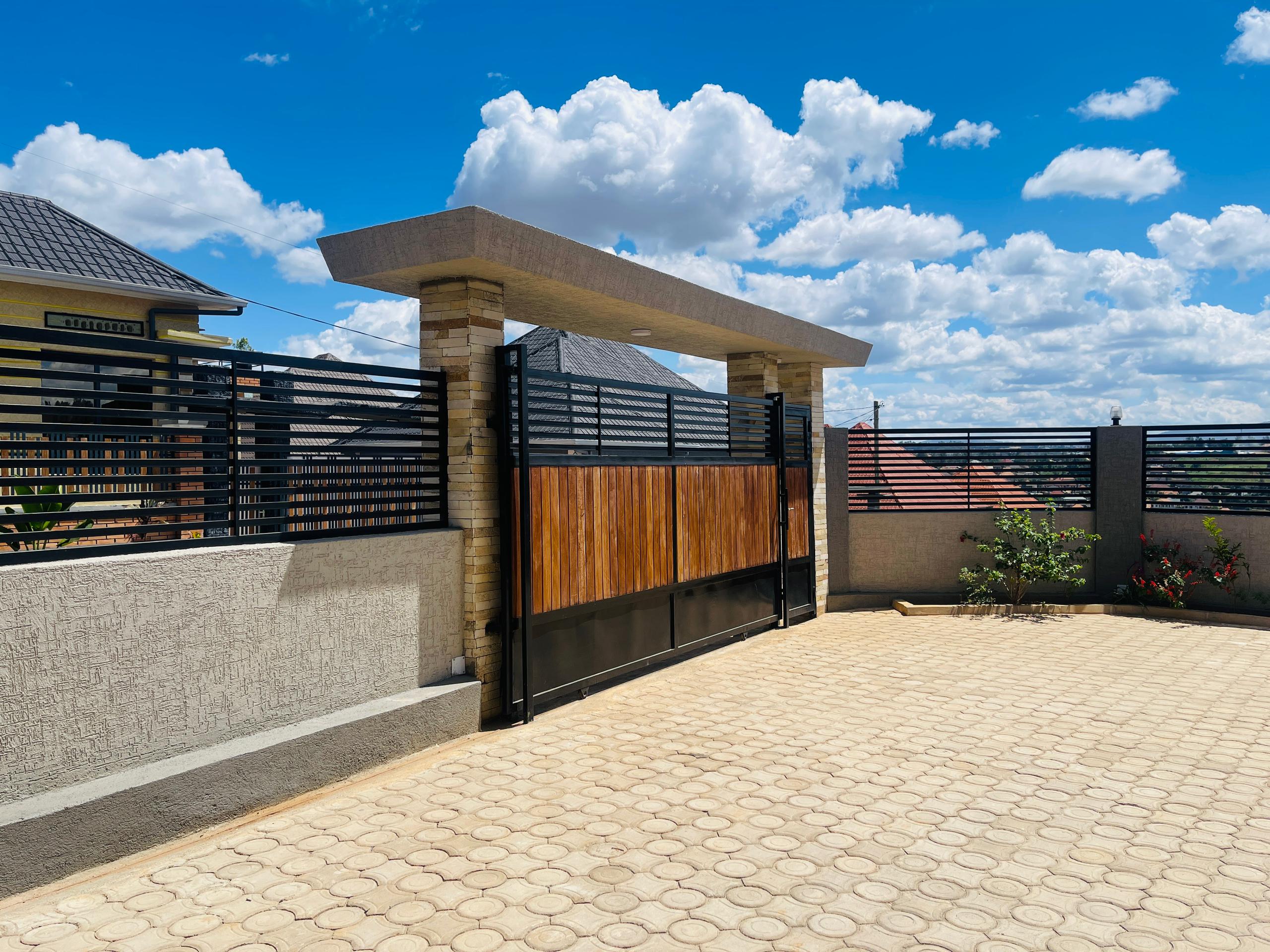 CR 070 RESIDENTIAL HOUSE FOR RENT IN BUSANZA