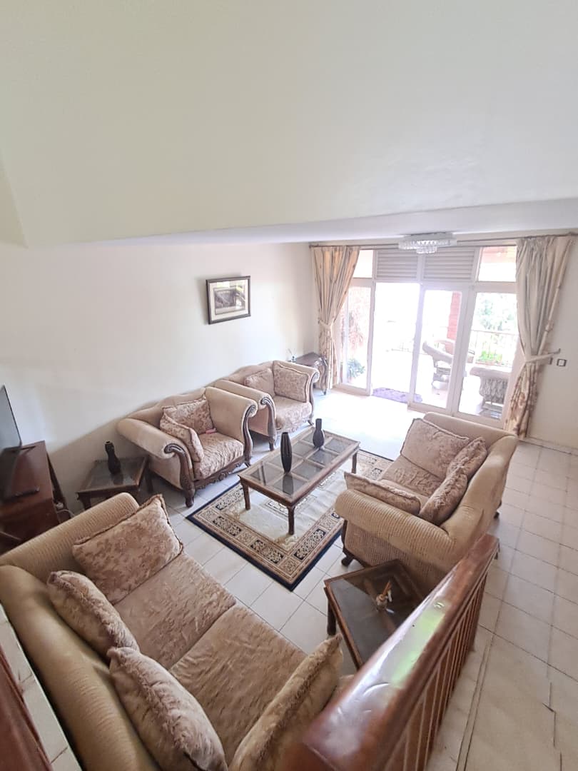 CR 093 HOUSE FOR RENT IN GACURIRO