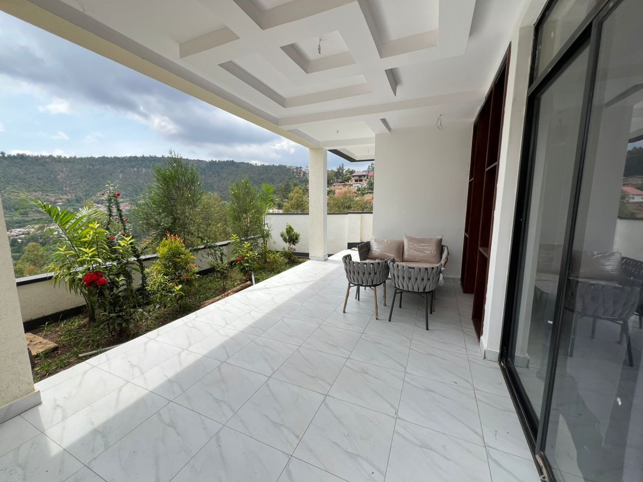 CR 107 MIXED USE COMMERCIAL PROPERTY FOR RENT IN KICUKIRO