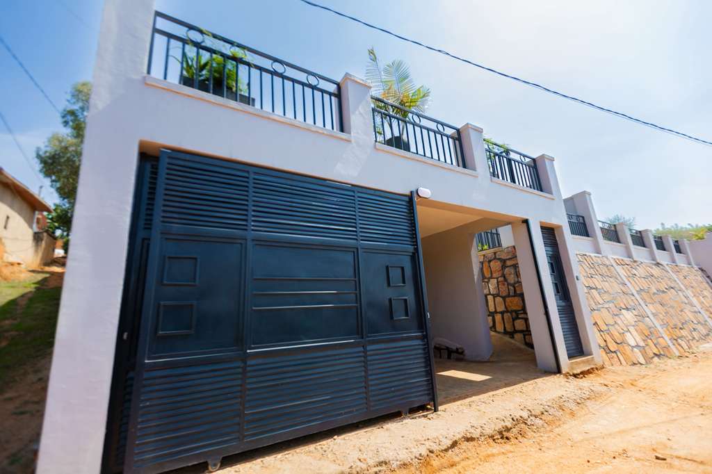 CR 108 RESIDENTIAL HOUSE FOR SALE IN KANOMBE