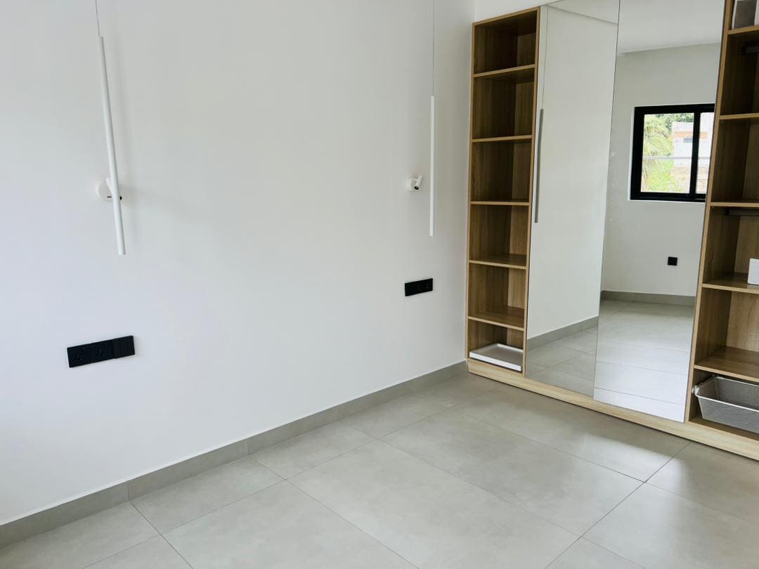 CR 122 RESIDENTIAL HOUSE FOR SALE IN GACURIRO