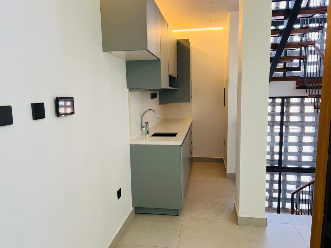 CR 122 RESIDENTIAL HOUSE FOR SALE IN GACURIRO