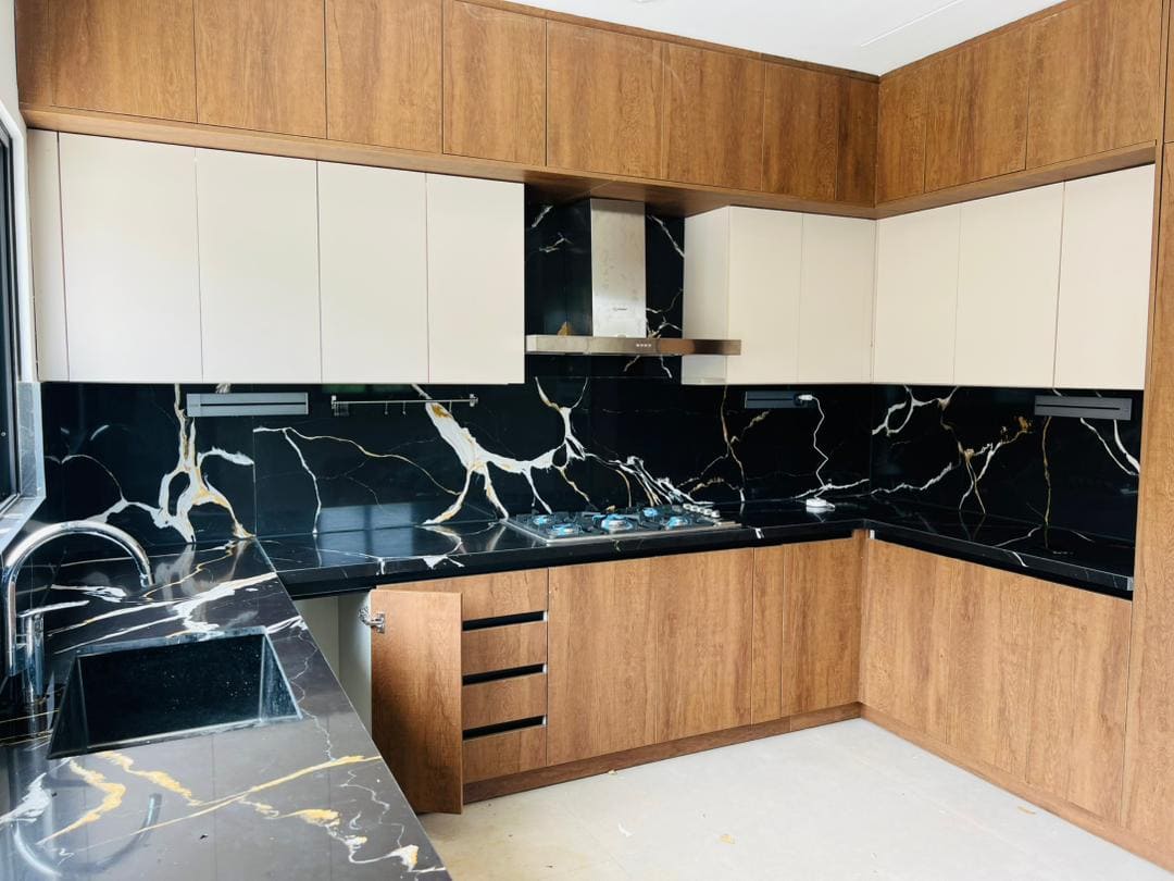 CR 122 RESIDENTIAL HOUSE FOR SALE IN GACURIRO