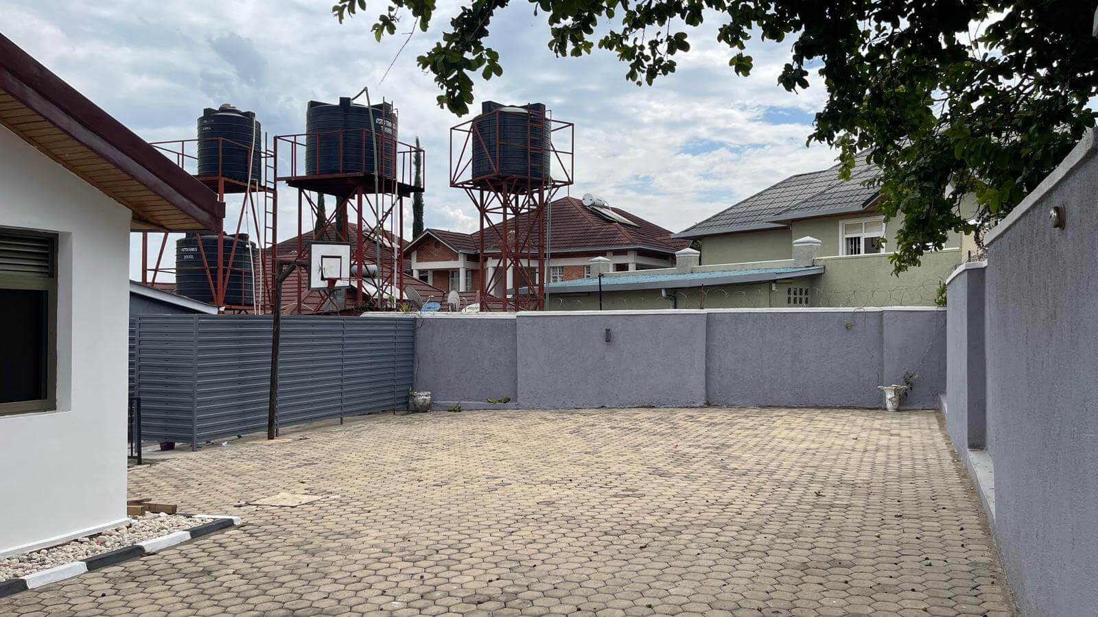 CR 125 RESIDENTIAL HOUSE FOR RENT IN NYARUTARAMA