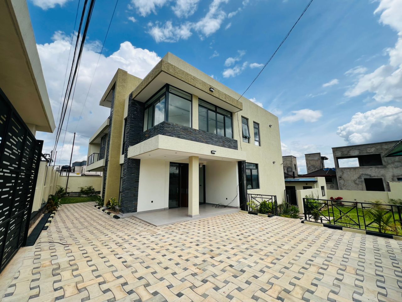 CR 129 RESIDENTIAL HOUSE FOR RENT IN KINYINYA