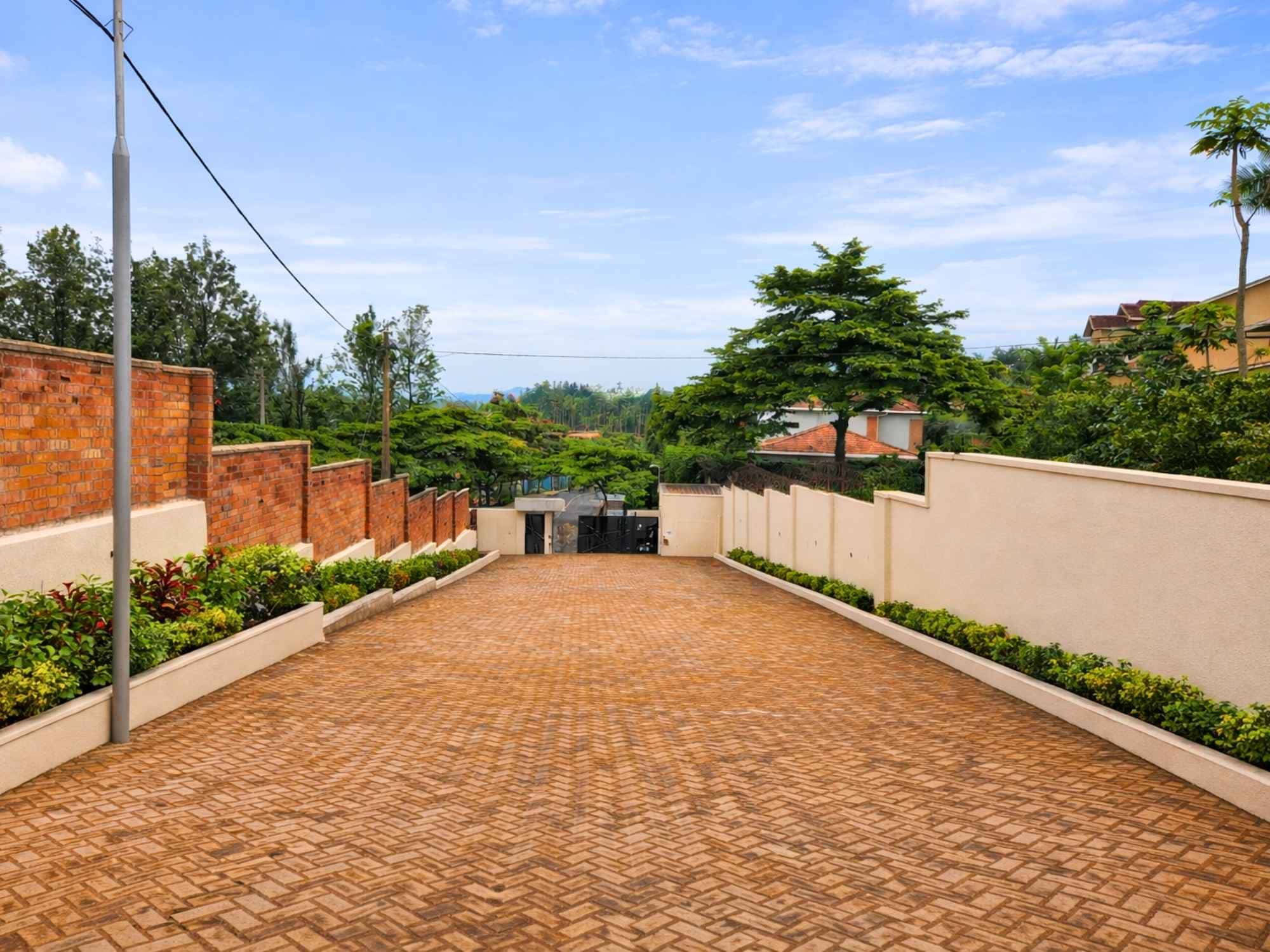 CR 158 COMMERCIAL PROPERTY FOR SALE & RENT IN NYARUTARAMA